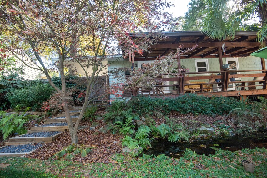 Building Photo - 1096 Oakfield Dr SE