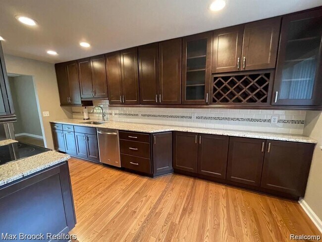 Building Photo - 4585 Laurel Club Cir