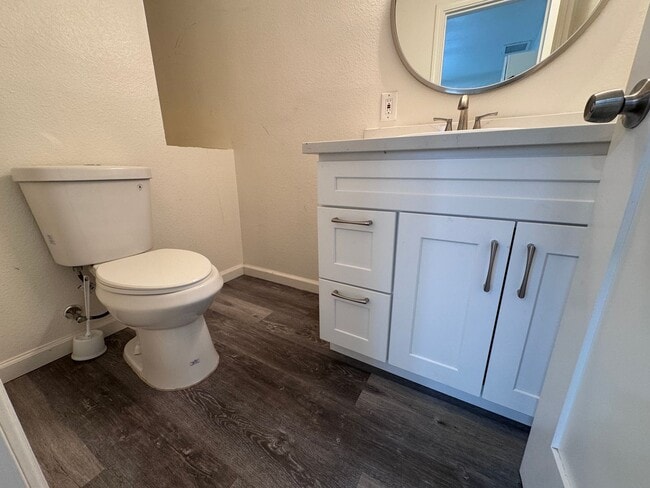 Building Photo - 3 Bedroom, 1 1/2 Bath, Spacious Yard