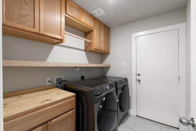 Building Photo - 21220 Cobbles Lp