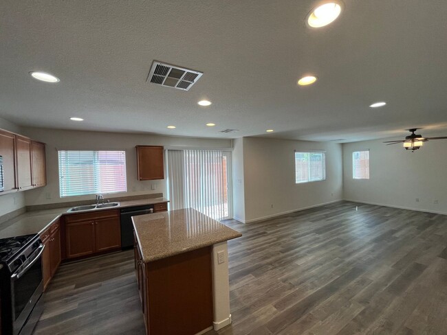 Building Photo - Rooftop Views and 3bed house for rent