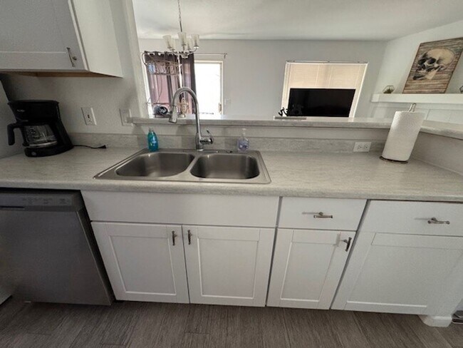 Building Photo - Pool Home with 3Bedrooms +Bonus Room Bullhead Parkway-Desert Foothills Estates- Can Be "Furnished...