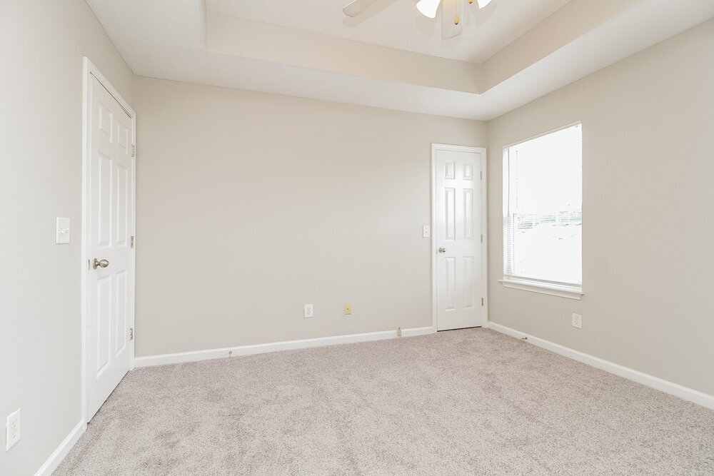 Building Photo - 8029 Logan Dr