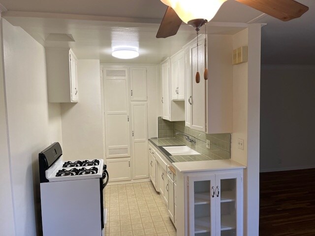 Building Photo - 3175 S Barrington Ave