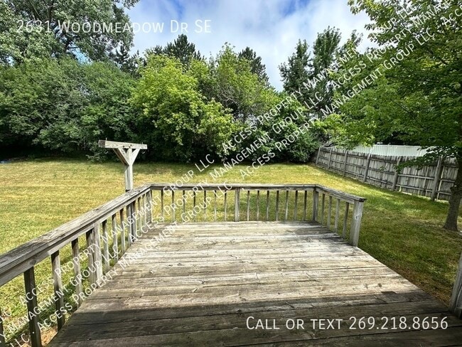 Building Photo - 2631 Woodmeadow Dr SE