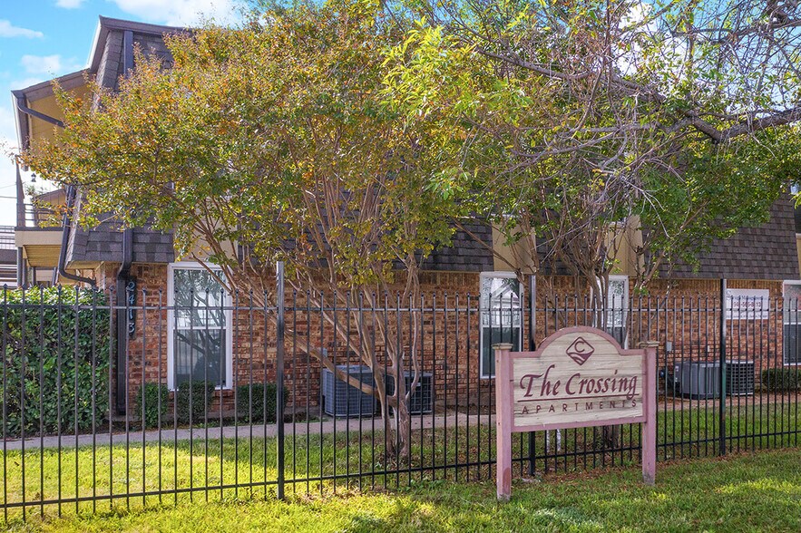 Building Photo - The Crossing Apartments