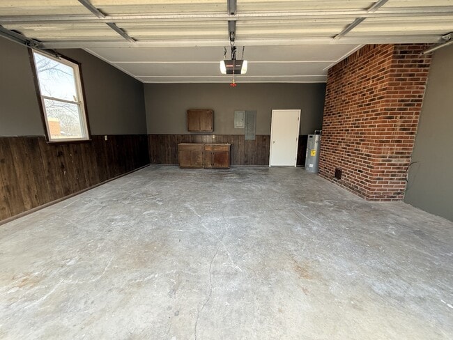 Building Photo - 151 Cherokee Dr