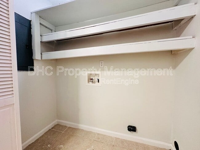 Building Photo - 1235 Kings Mountain Ct