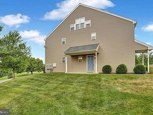 Building Photo - Remodeled Seven Oaks Condo