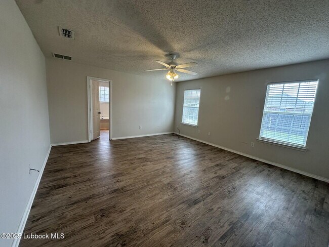 Building Photo - 536 N Kirby Ave