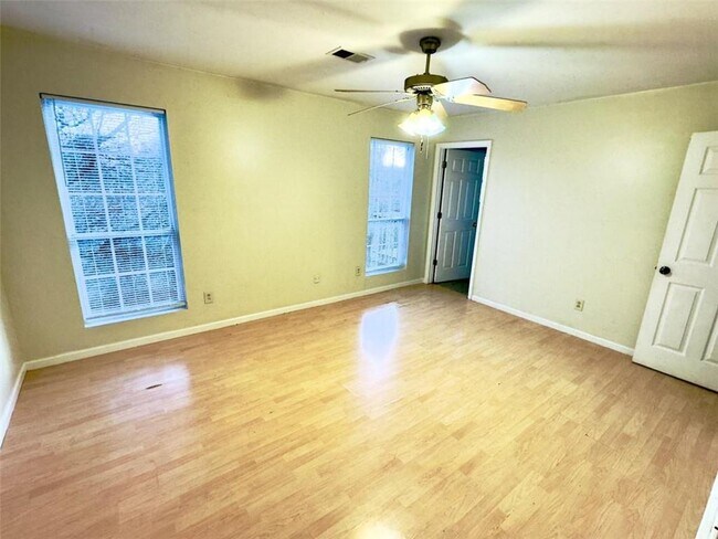 Building Photo - 2020 Driftwood Cir