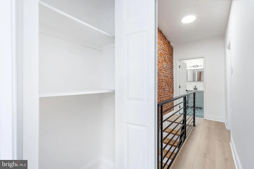 Building Photo - 2133 Latona St