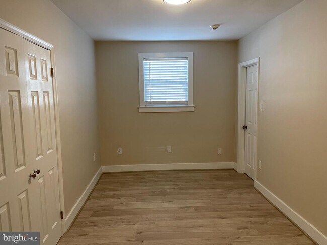 Building Photo - 139 Kings Hwy E