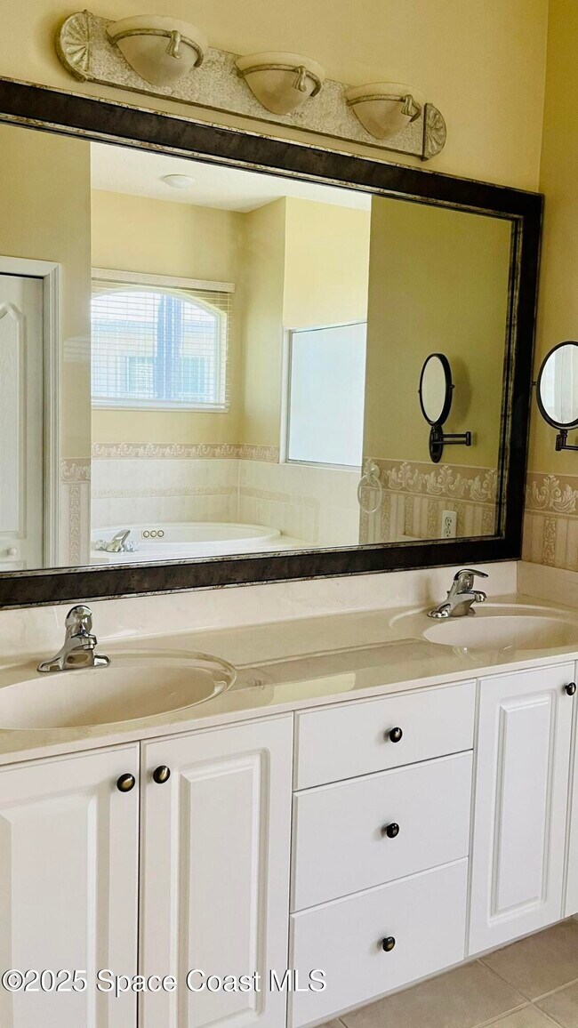 Building Photo - 2304 Addington Ct