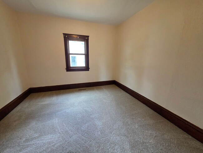 Building Photo - 4 Bed 2 Bath Single Family Home in Wisconsin Rapids