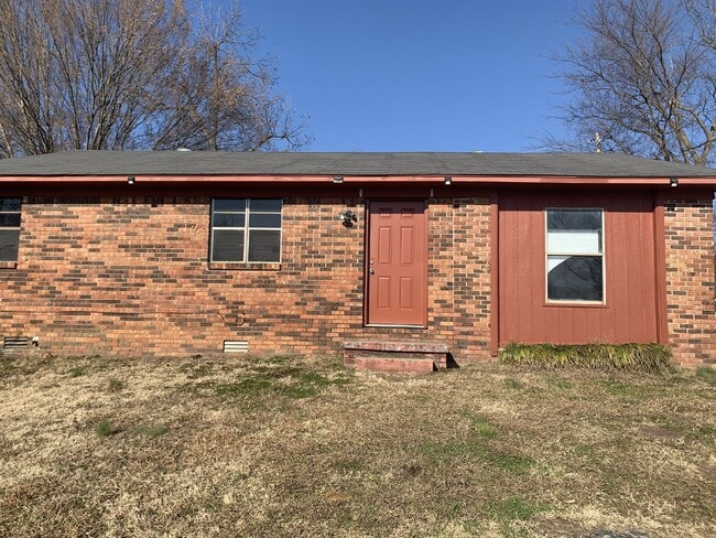 Building Photo - 3704 Holland Dr