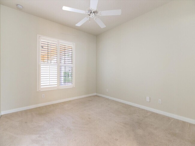 Building Photo - 4-bd,3-bth in The Isles-One Of Palmer Ranch’s Most Sought After Community