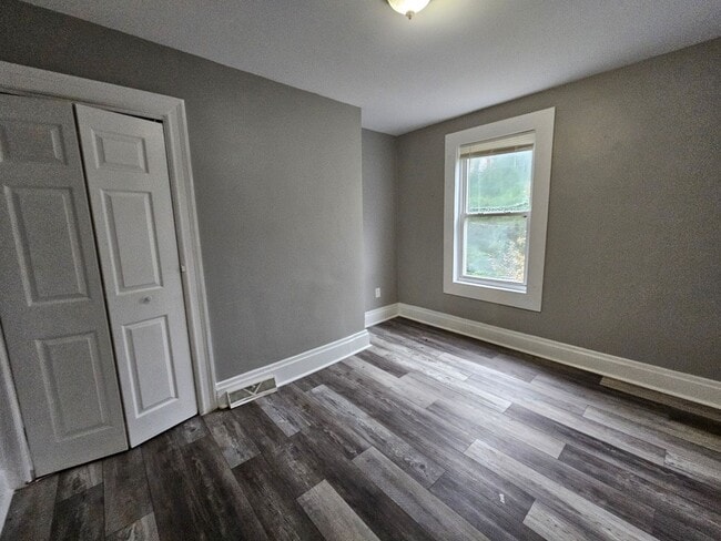 Building Photo - 3 bed 1 bath House for rent in Crafton!