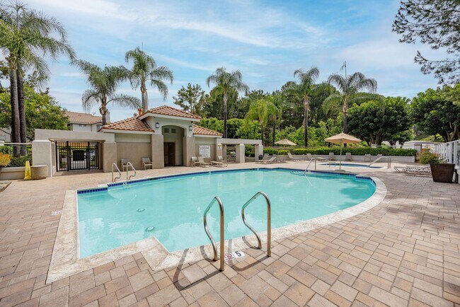Building Photo - Charming Ground-Level Condo in California ...