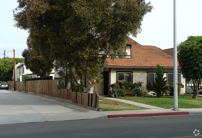 Building Photo - 2567 Elden Ave