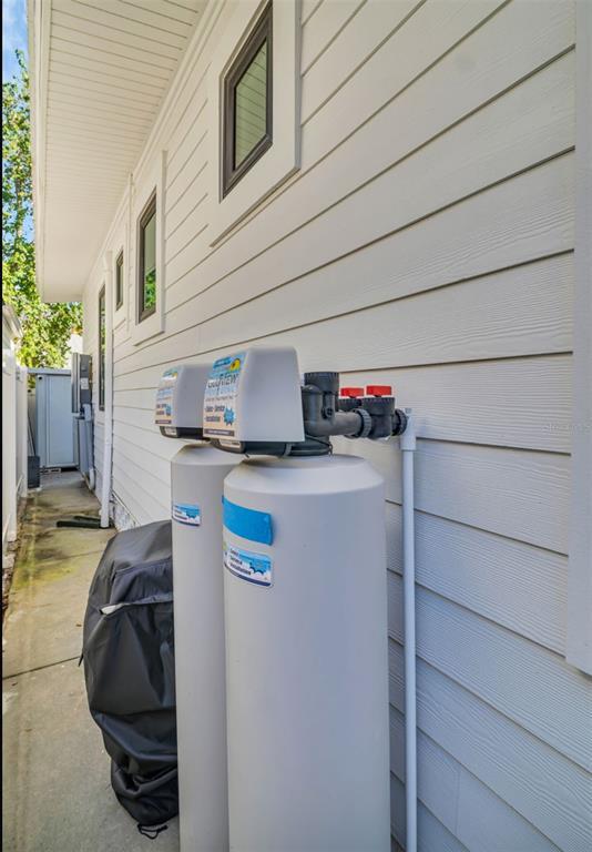 Building Photo - 747 2nd St N