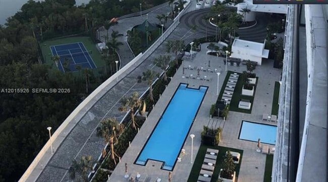 Building Photo - 5000 Island Estates Dr