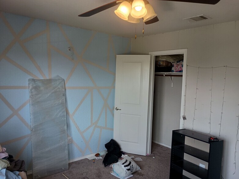 Building Photo - Room in House on Ashworth Blvd