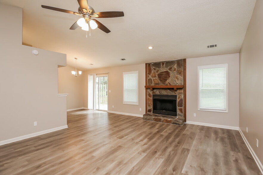 Building Photo - 1384 Luther Way
