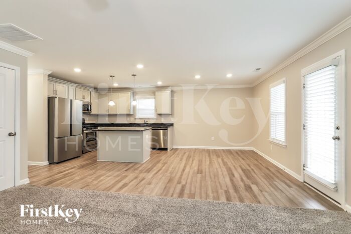 Building Photo - 824 Sage Hl Dr