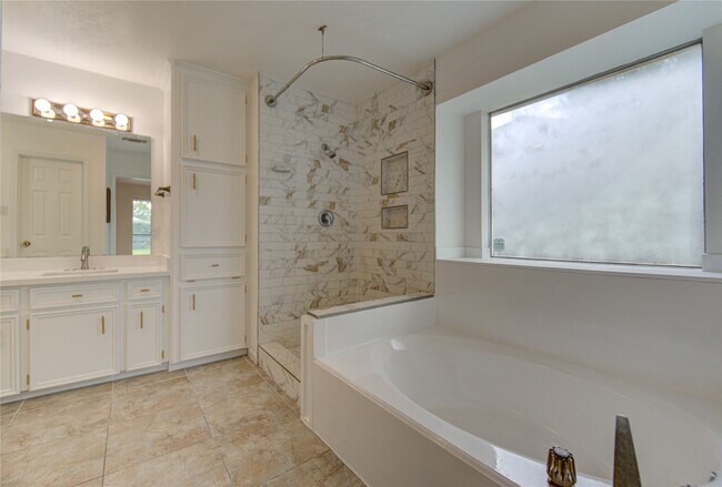 Building Photo - 902 Mesa Terrace Dr