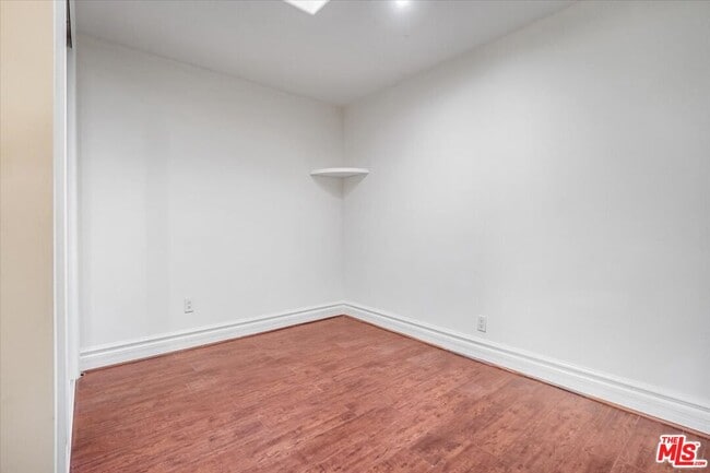 Building Photo - 114 S Layton Dr
