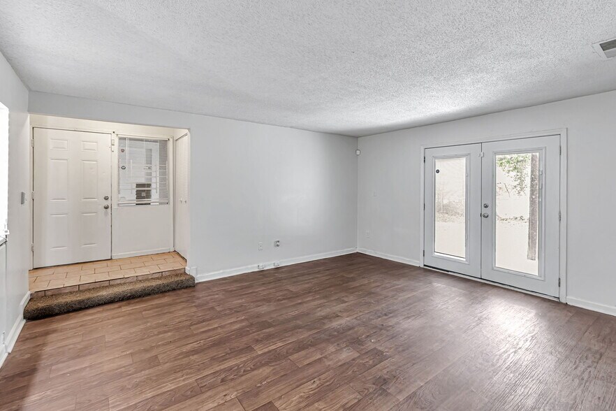 Primary Photo - 3575 Oakvale Rd