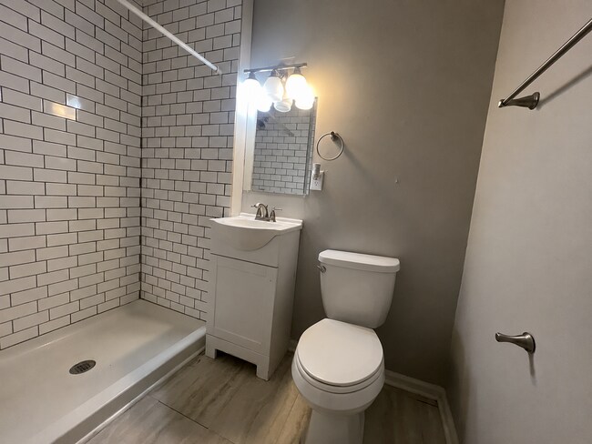 Building Photo - 3 Bed, 2 Bath House in Clarksville!!