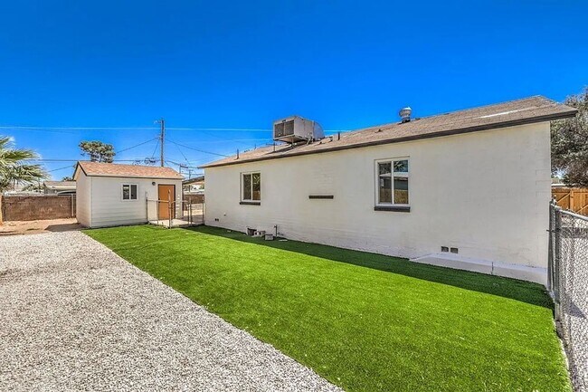 Building Photo - Coming Soon! 3bed 2 bath plus Casita HUGE ...