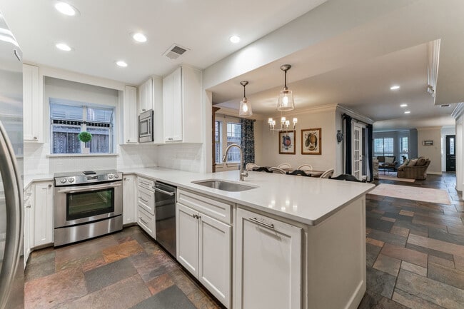 Building Photo - 3444 Normandy Ave