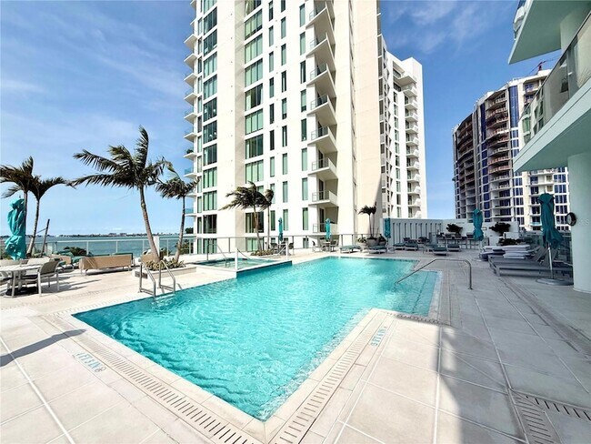 Building Photo - 301 Quay Cmn