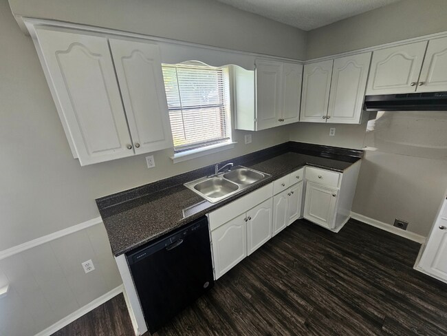 Building Photo - PREMIUM RENTAL! 3BR/2BA | Stone Fireplace & Hardwoods | Fenced Yard!