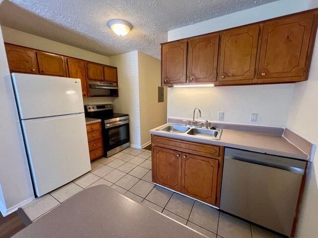 Building Photo - 1BR 1BA Apartment at Venture Point Apt. *Water Included*