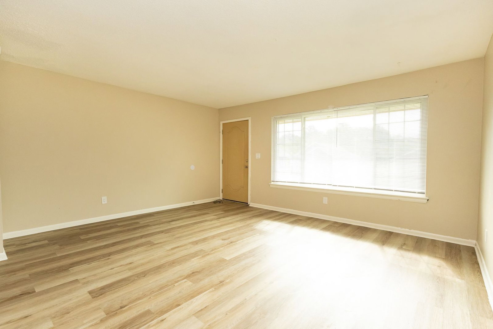 Building Photo - 3973 Teakwood Dr