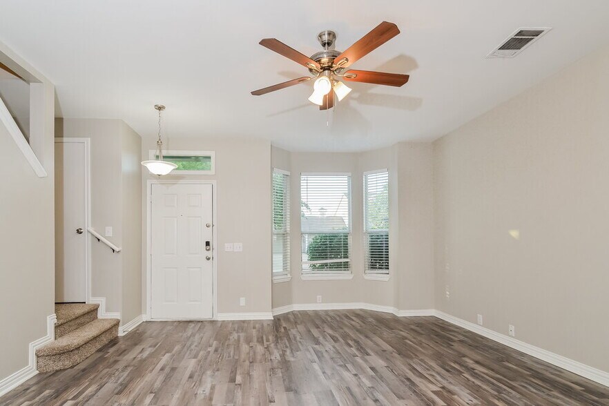 Building Photo - 908 Chickesaw Ln