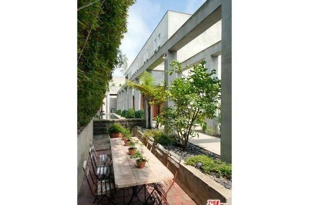 Building Photo - 714 6th Ave