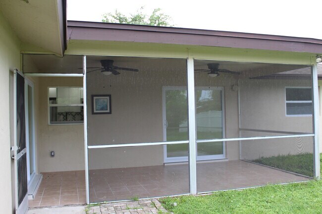 Building Photo - 137 Alcazar St