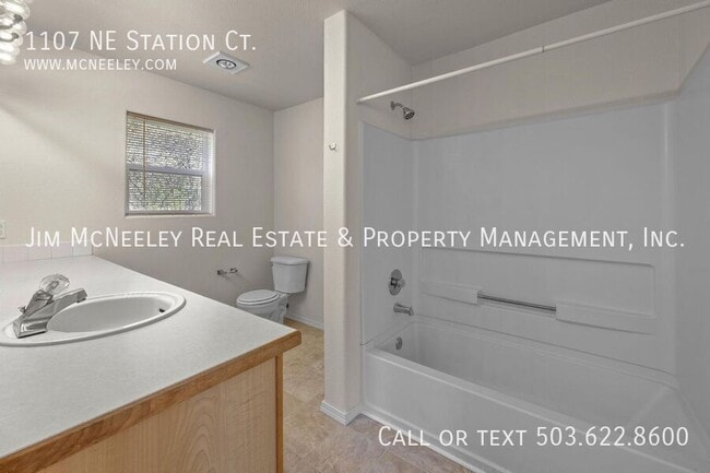 Building Photo - 1107 NE Station Ct