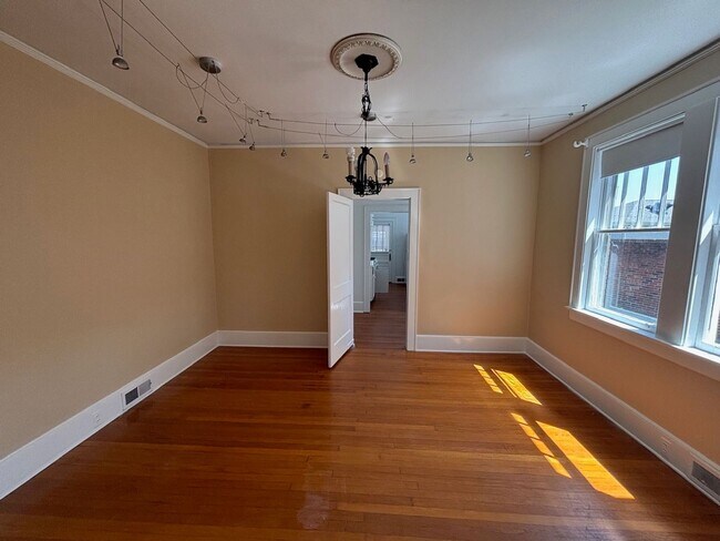 Building Photo - 1103 Parkside Dr