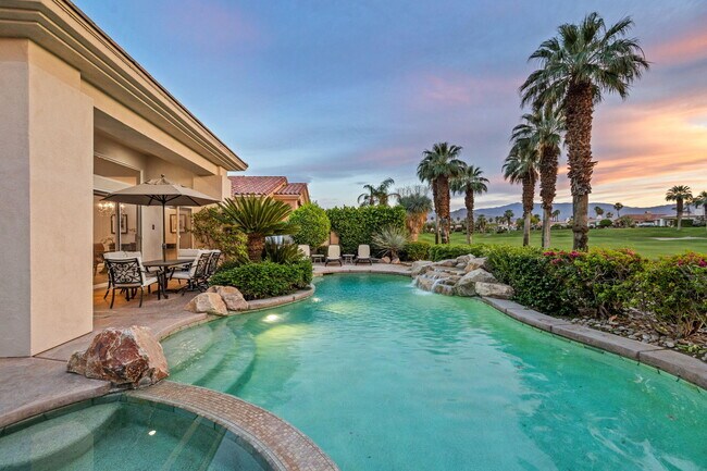 Building Photo - 727 Arrowhead Dr