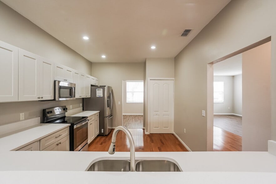 Building Photo - 7545 Jessamine Dr