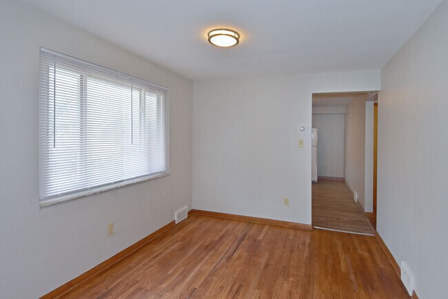 Dining Area - 3101 Clermont Ave