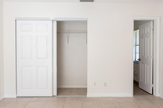 Building Photo - 1253 White Pine Dr