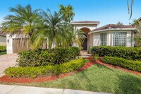 Building Photo - 2560 Jardin Manor