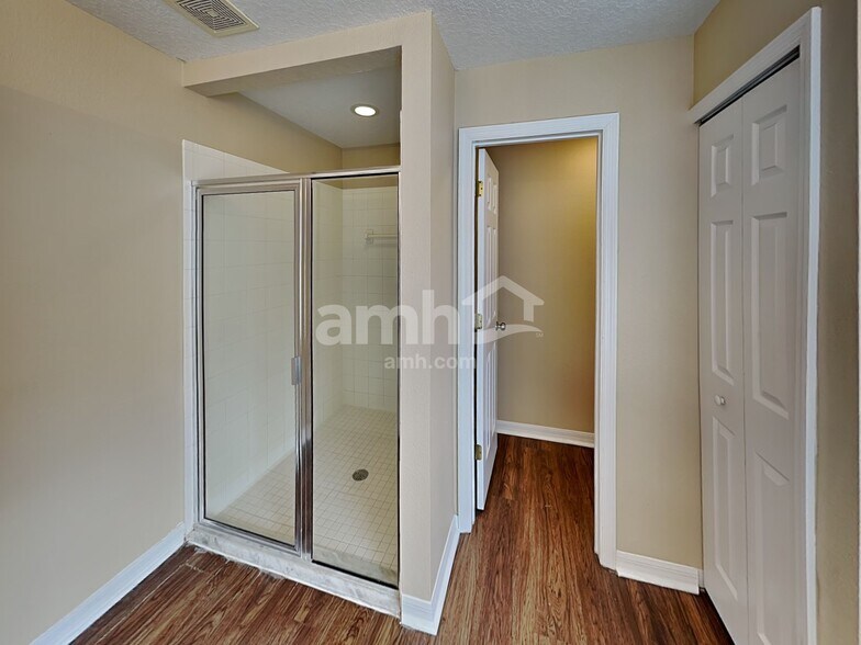 Building Photo - 1110 Bluegrass Dr